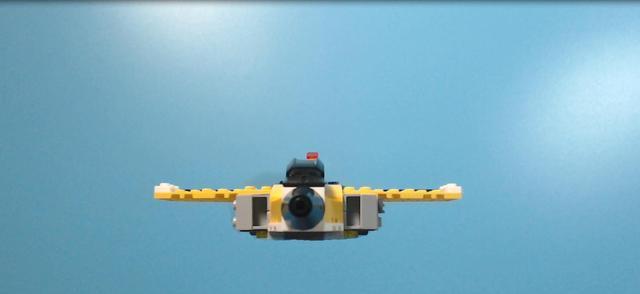 乐高定格动画中飞机是如何飞起来的?