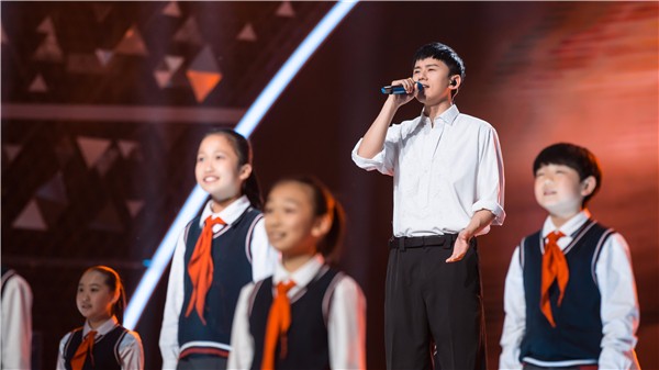 张杰传唱百年经典《少年中国说》 热血昂扬获