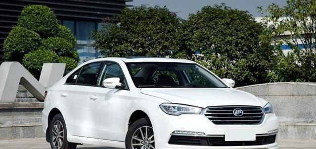 号称是窝囊到极致的国产车, 到现在名字都没有起好, 仅售7万