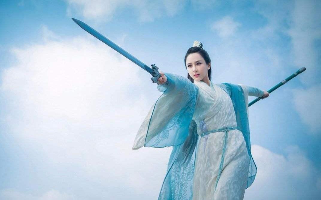 女星拿剑神态各异,杨幂刘亦菲终败给了李沁心如死灰的那一刻