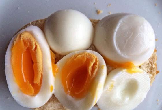 怎样煮鸡蛋才会好剥壳?是用热水煮还是冷水?