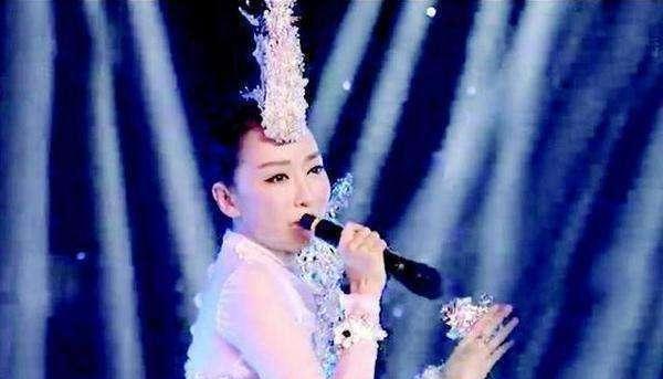 《中国好声音》导师所领衔的假唱团，尤其这位假唱假的人神共愤！