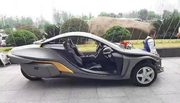 远看是超级跑车近看国产三轮车, 没有车门买11万
