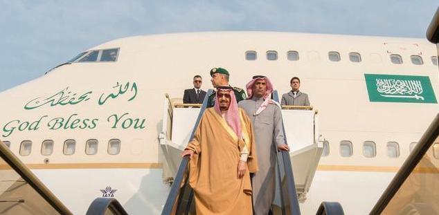 世界上最富裕的人, 外出带1500个随从! 全北京的奔驰S级都被租空