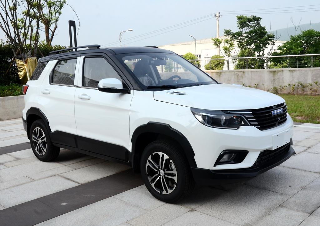 平民suv来了, 1.3T配中控大屏, 比路虎极光帅