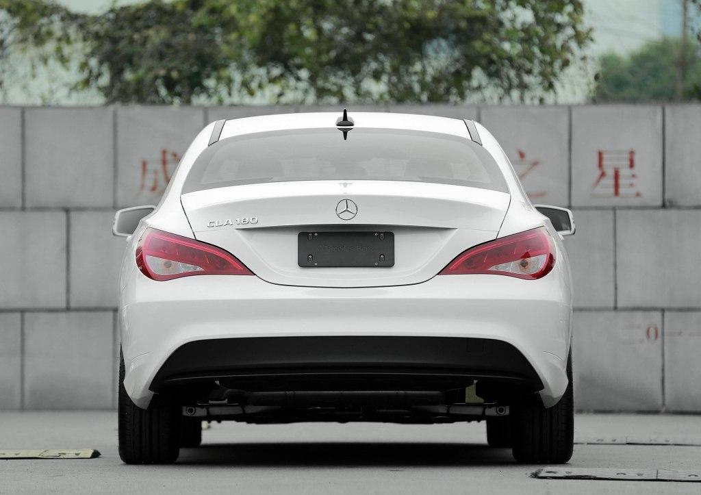 最便宜奔驰轿跑车型, 20多万的售价只为无边框