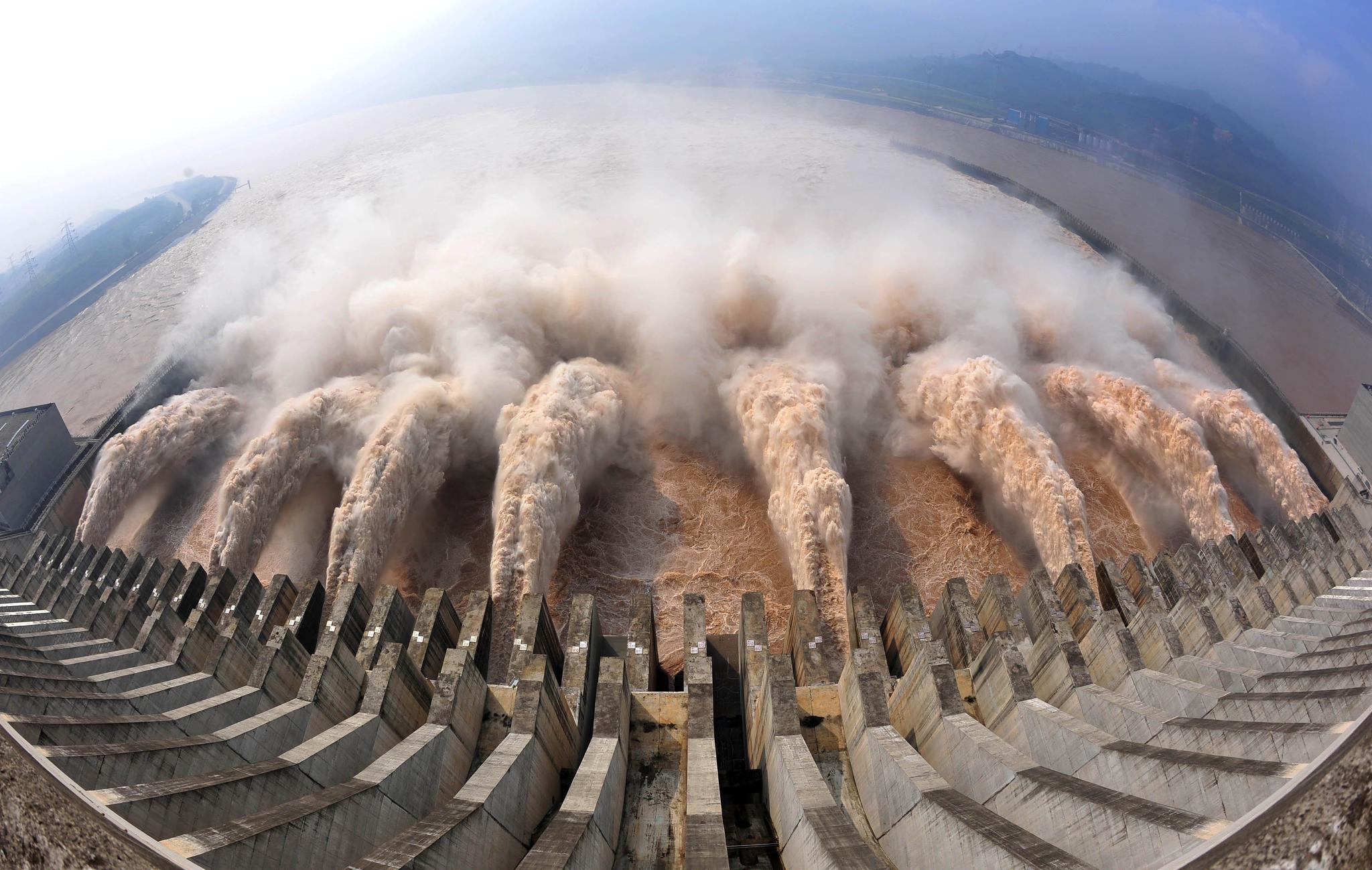 使用2689万吨混凝土，25万吨钢材，我国三峡大坝有多坚固？|工程_新浪新闻