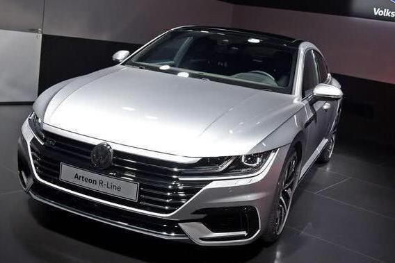 大众要扳倒凯美瑞，全新轿跑比宝马还漂亮，仅20万还买啥雅阁