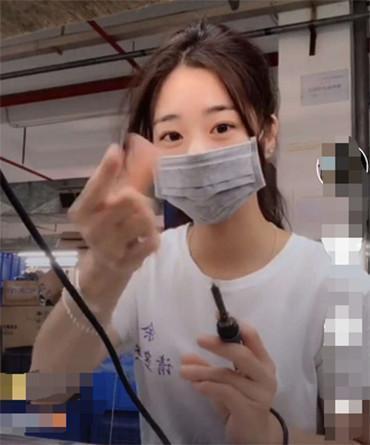 抖音最美打工妹火了,当她摘下口罩的一瞬间,网