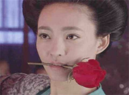 用嘴叼花的古装美女,范冰冰雷人,最惊艳的是她