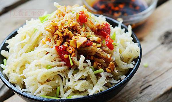 陕北著名的特色美食小吃 洋芋擦擦的来历与制作秘方