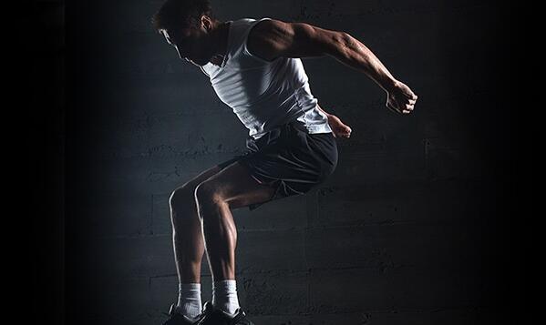 爆发力训练动作推荐:杠铃片深蹲跳