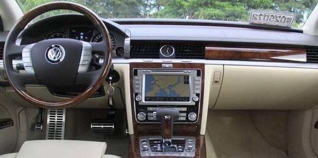 200万的大众辉腾像帕萨特？看完内饰才知道土豪为啥买！