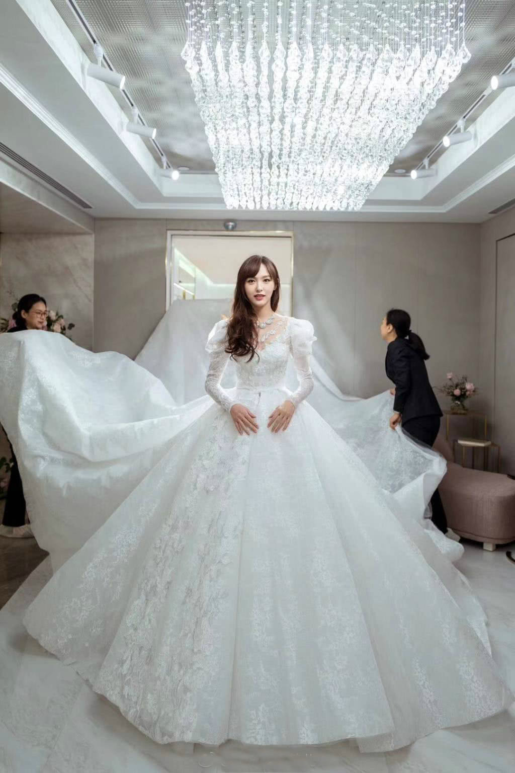 唐嫣婚紗名叫「Tiffany」 耗費5600小時、開滿1206朵白玫瑰 | ET Fashion | ETtoday新聞雲