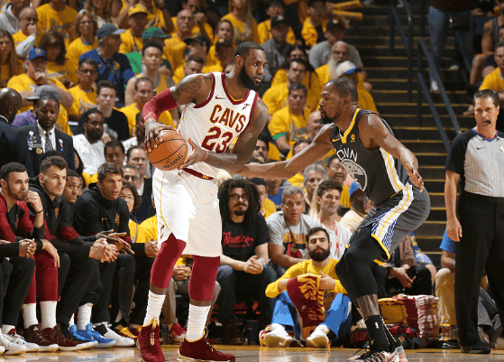 勇士再胜骑士赛后杜兰特采访惹怒骑士球迷,这