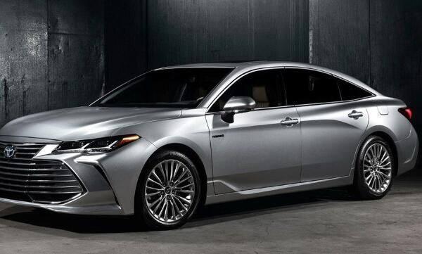 锐志继任者强势归来,比宝马奥迪帅气,18万让帕