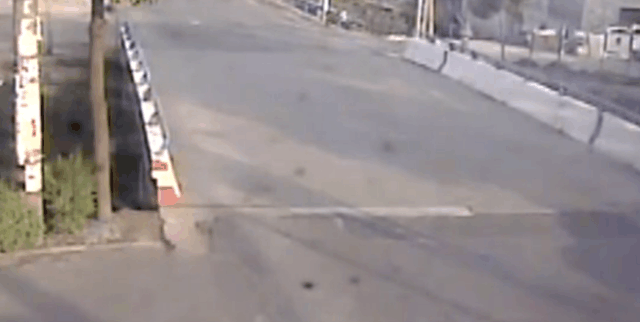 哈弗H6被大货车撞到变形, 国货当自强, 两人奇迹生还!