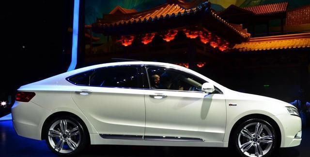 “最畅销”国产中型车，12万起售配全景天窗，性价比绝对够高！