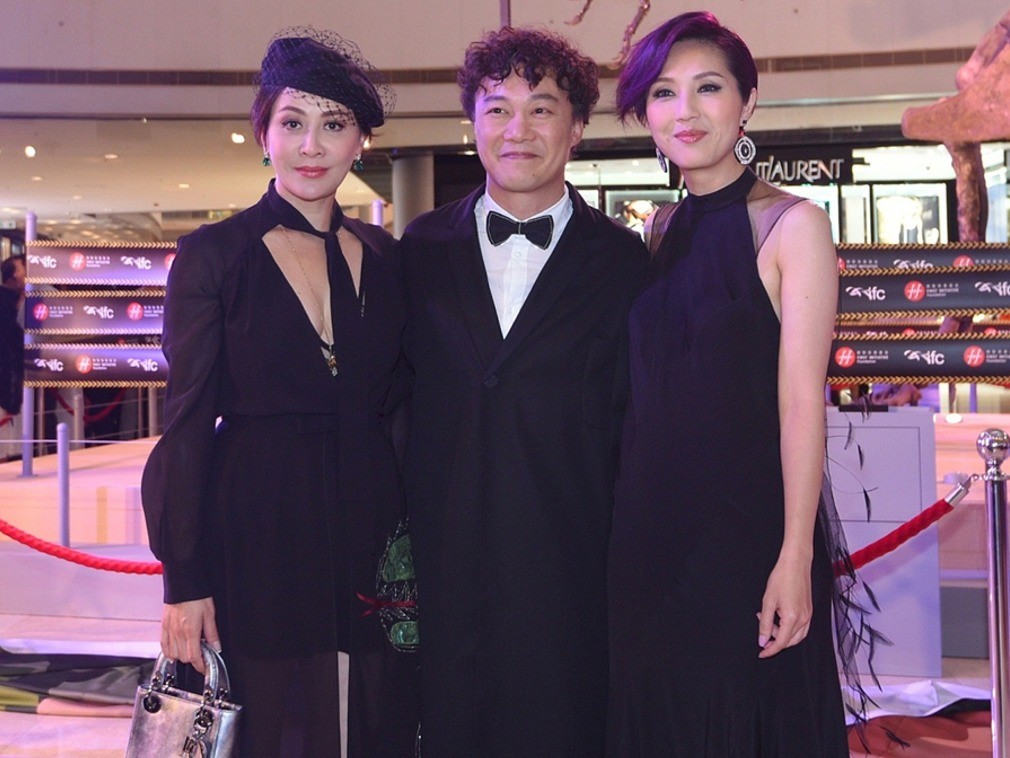 众明星出席香港慈善晚宴 杨千嬅成亮点