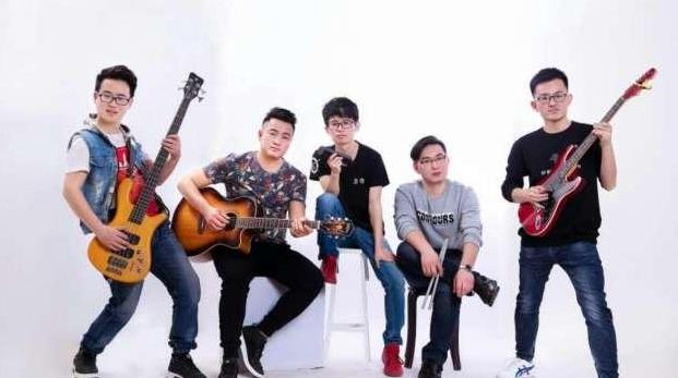 抖音里最好听的七首中文歌: 《纸短情长》垫底