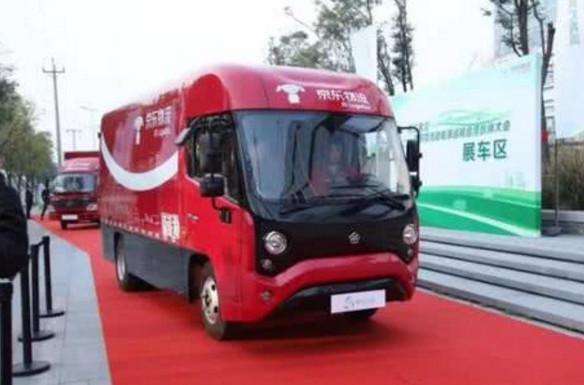 格力电动车亮相街头,京东全部买下,网友:强强联