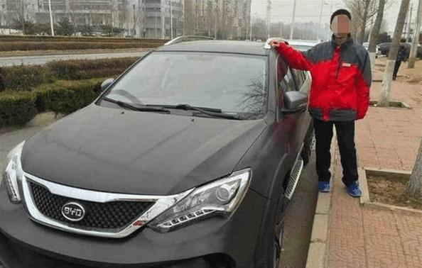 男子落地70万提最贵比亚迪, 全球限量两台, 朋友却说他疯了