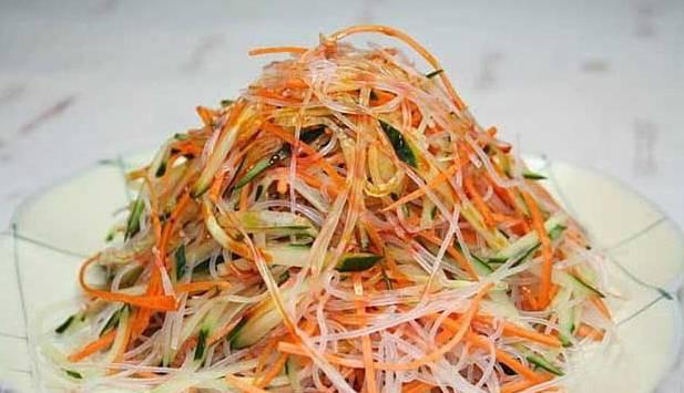 米其林三星主厨用25把刀炫刀工,中国人看到集