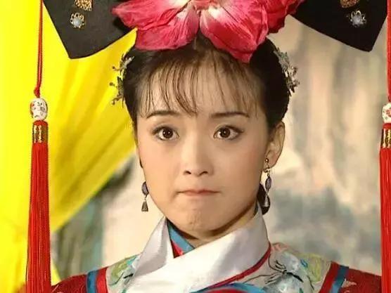 在新版《还珠》中,为什么晴儿的发型和紫薇,小燕子等人都不同?