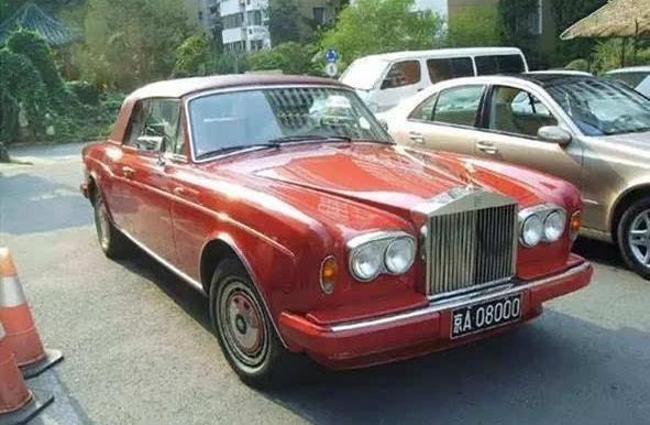 国内第一个买劳斯莱斯的人,不开公司也不上班