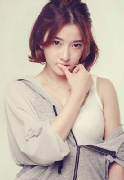 曾与姚笛相恋7年，因买不起婚房被甩，今娶美娇妻过成这样