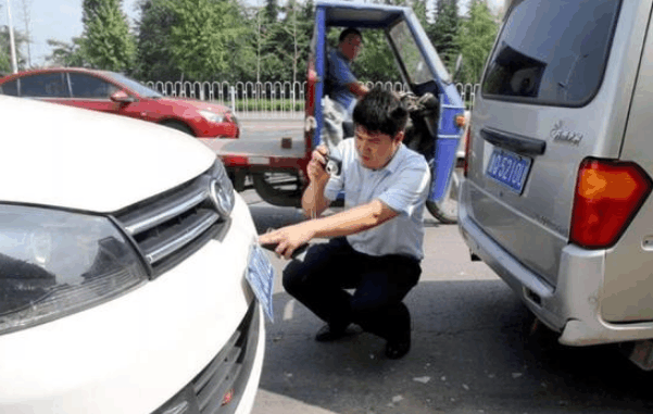 保险公司为啥每年都提前催司机续保, 听一听4s店人员怎么说