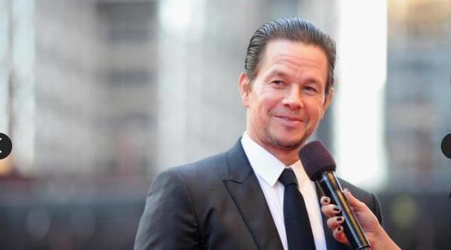 中国、印度片酬最高的两位男星, 身价相差近60亿, 连座驾都差了