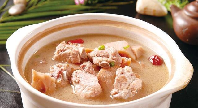 湖北年味的混搭美食,武汉人的排骨藕汤