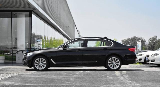 车长5米1, 不懂的都认为是宝马7系, 月销量过万吊打沃尔沃S90