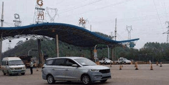 首台宝骏710现身街头, 网友误认为是别克GL8, 真的才5万起售?