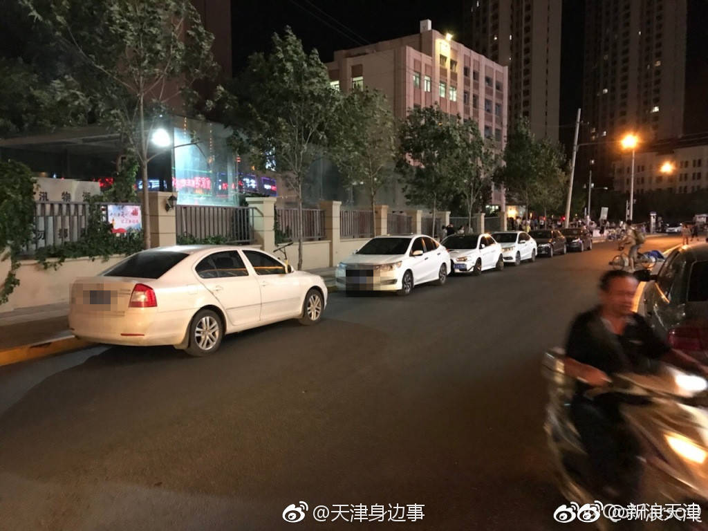 小区里面没地方停车,外面画着禁停黄线,咱家的