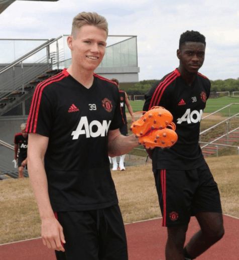 曼联发布季前训练照,桑切斯球衣号码引猜疑!