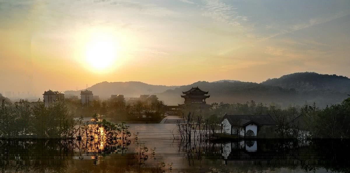 江苏一座实力发达的城市,人均高达13万,却一直