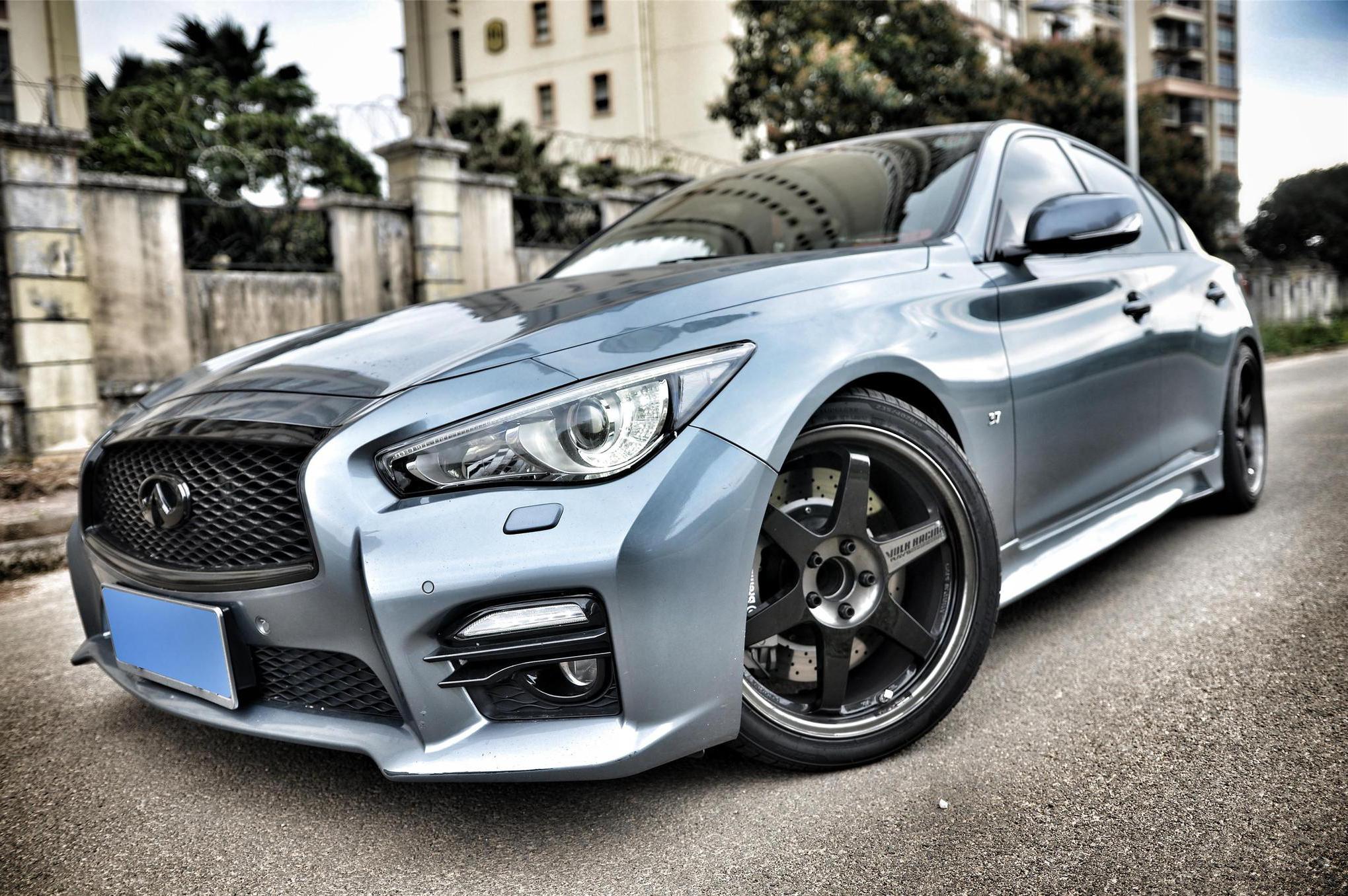 改装不需要盲目堆砌改件，深圳车友的走街风Q50看着真舒服！