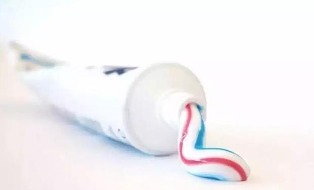 眼镜片有划痕?通知你几个运用小技巧,真能让它