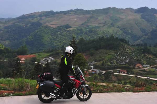 两位摩旅老司机,骑着猛鸷游广西!