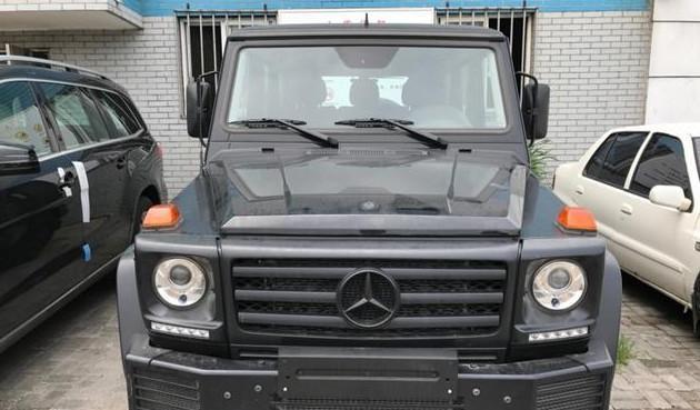 花130万可能买了个假奔驰, 用绒布座椅, 车窗玻璃还是手摇式的