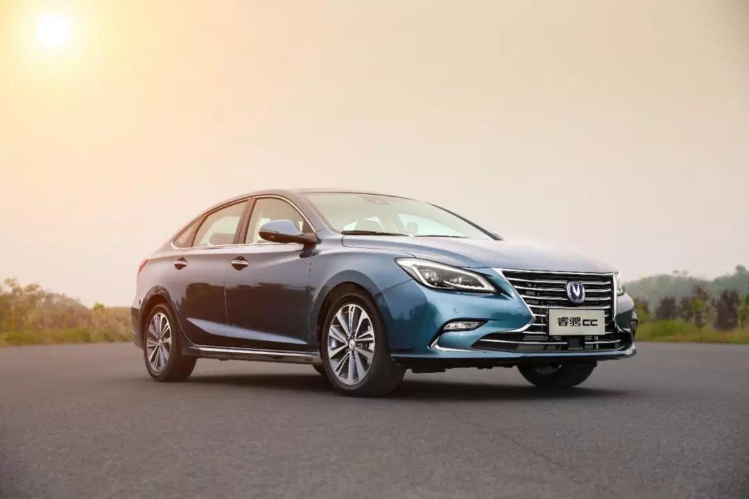 200KM/H极限过弯竟放手 速度与激情在重庆上演？