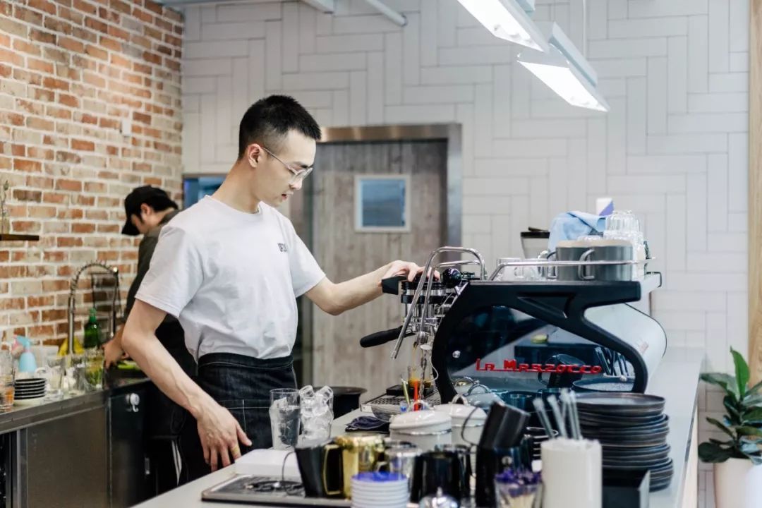 这家藏在天府三街的ins风咖啡店,从名字到出品