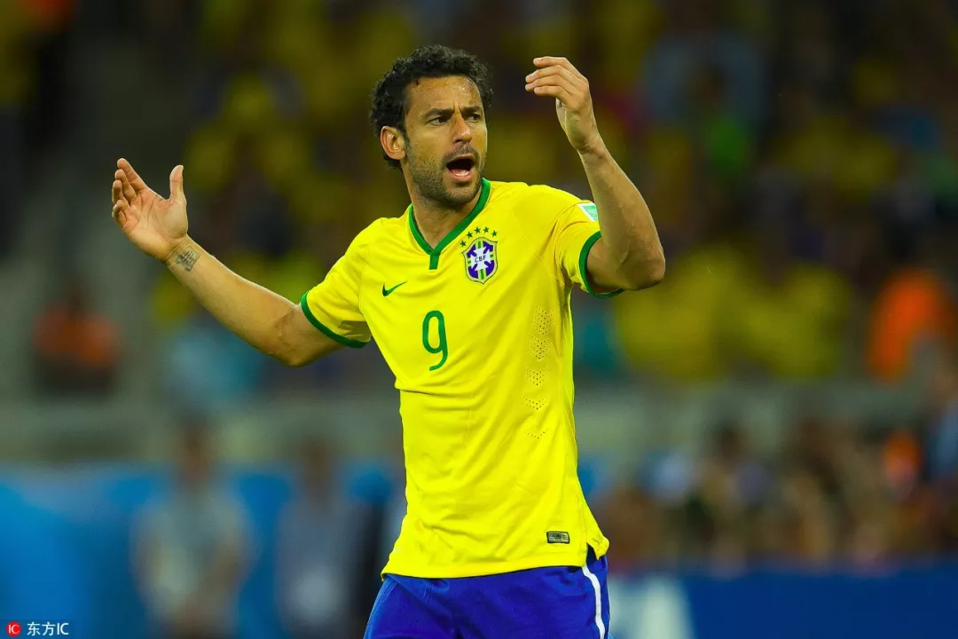 罗纳尔多之后,穿过巴西队9号的都有谁?