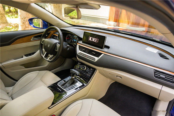 红旗H5上市15万B级车价格配C级车标准网友: