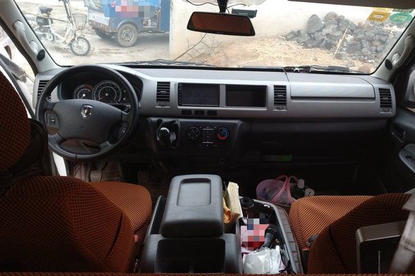公司换车,我挑了金杯大海狮豪华型,领导对我直竖拇指