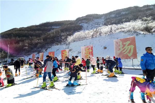 《赣游网》铜鼓七星岭滑雪场,江西人家门口的野外滑雪场!