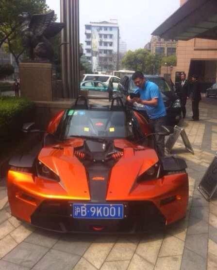 远看是超级跑车近看国产三轮车, 没有车门买11万