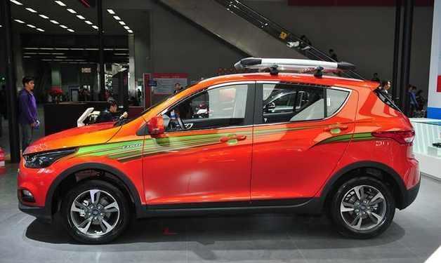 国产超高性价比小型SUV! 高颜值配丰田发动机, 油耗仅为4毛钱!